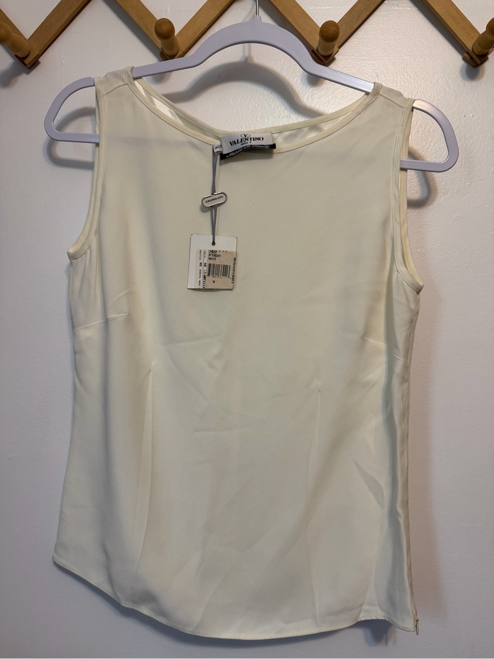 NWT Valentino Miss V White Sleeveless Blouse Top Size 6 Made In Italy Designer
